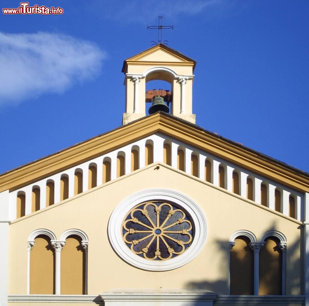 Immagine Particolare di una chiesa nel centro di Diano Marina in Liguria
