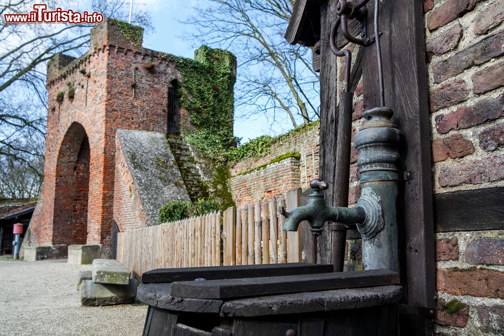 Immagine Particolare di una fontana al castello di Linn, Krefeld, Germania.