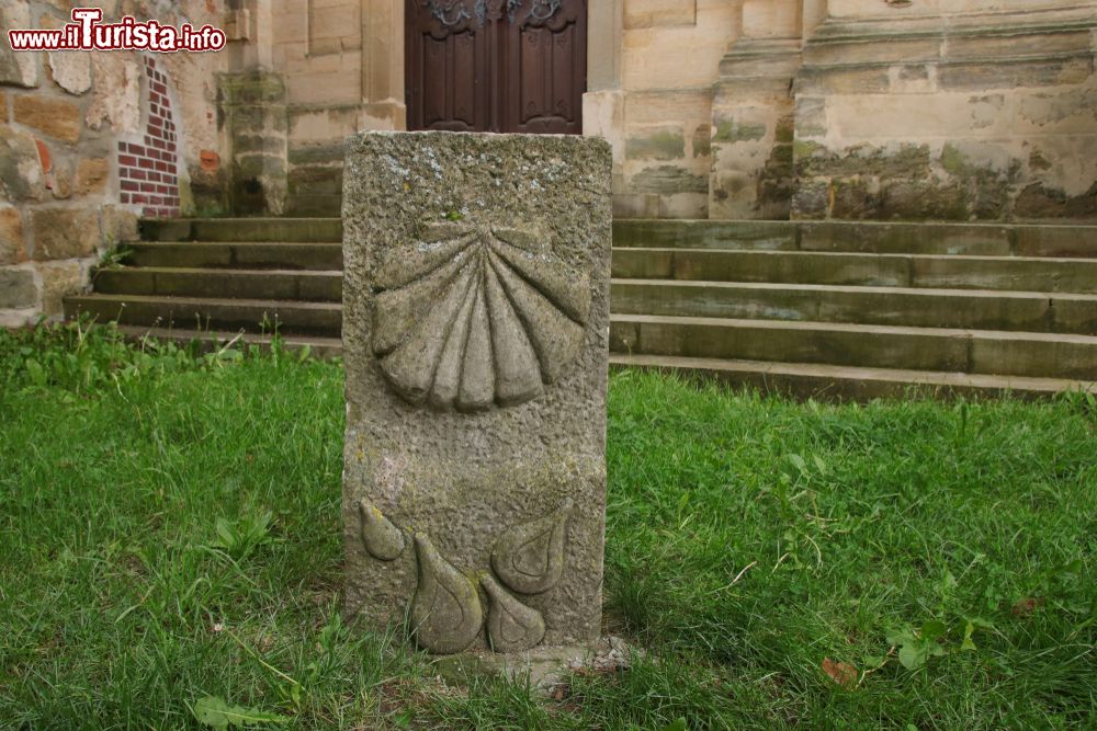 Immagine Particolare di una scultura nel cortile della chiesa di St. Jacob a Bamberga, Germania.