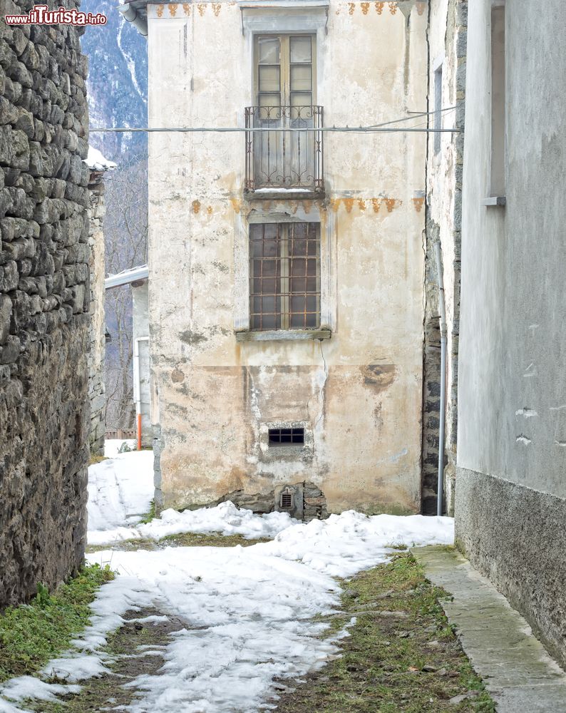 Immagine Particolare di un'abitazione di montagna a Viceno nei pressi di Crodo, Piemonte, Italia.