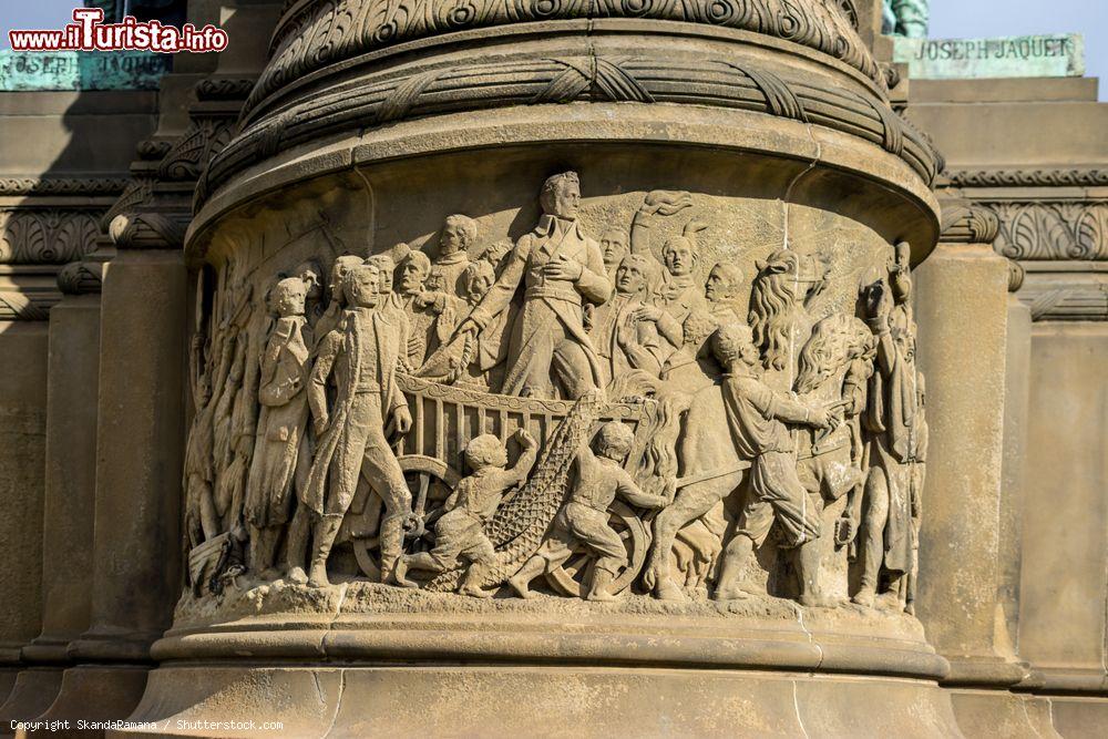 Immagine Particolare scultoreo del monumento a Guglielmo I° dei Paesi Bassi a L'Aia (Olanda) - © SkandaRamana / Shutterstock.com