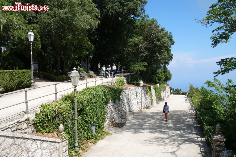 Immagine Passeggiata belvedere sulle alture del borgo siciliano di Erice, provincia di Trapani.