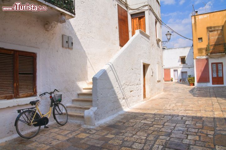 Immagine Fotografia di un dettaglio architettonico nel borgo di Mesagne, provincia di Brindisi - © Mi.Ti. / Shutterstock.com