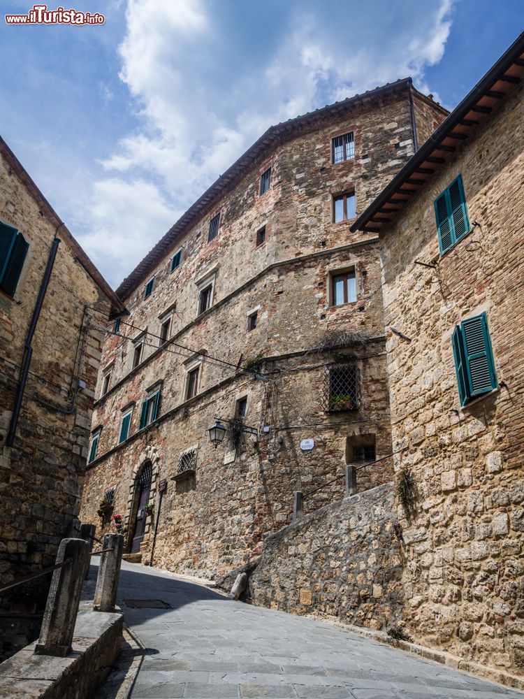 Immagine Passeggiata nel cenro storico di Salsomaggiore Terme in Emilia-Romagna