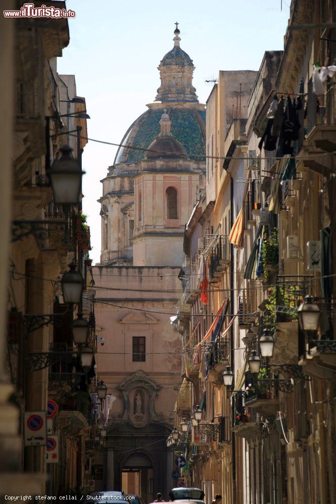 Immagine Passeggiata nel centro della città di Trapani. siamo nell'ovest della Sicilia. - © stefano cellai / Shutterstock.com