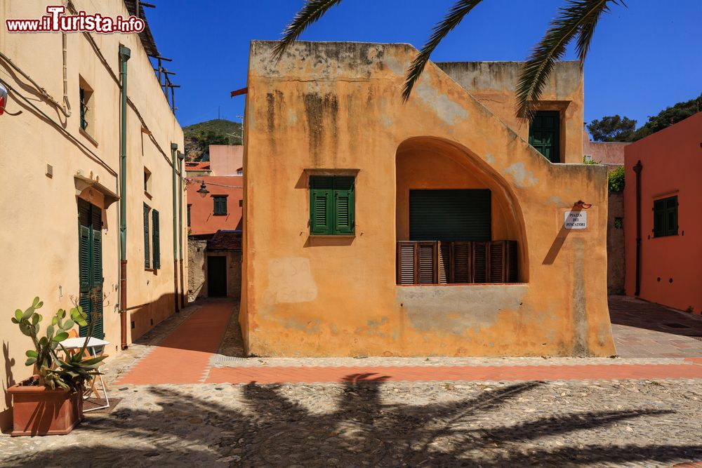 Immagine Passeggiata nel centro di Varigotti in Liguria