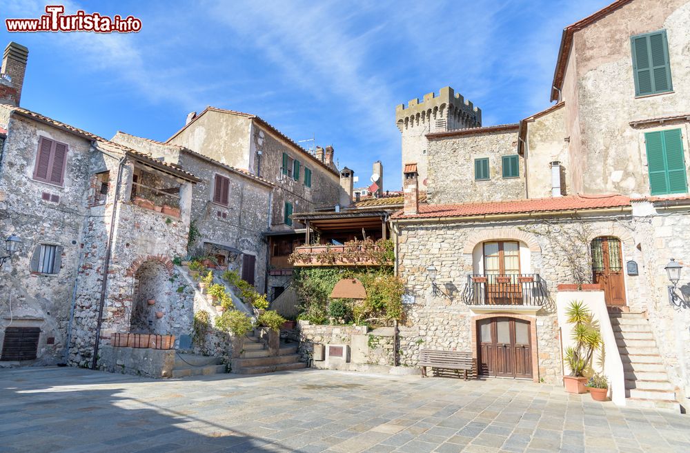 Immagine Passeggiata nel centro storico di Capalbio, borgo della Maremma, Toscana meridionale (Grosseto)