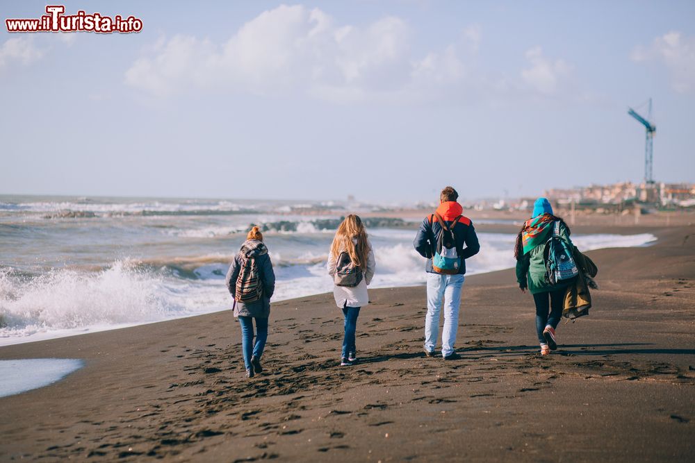 Immagine Passeggiata sulla spiaggia di Ladispoli nel Lazio