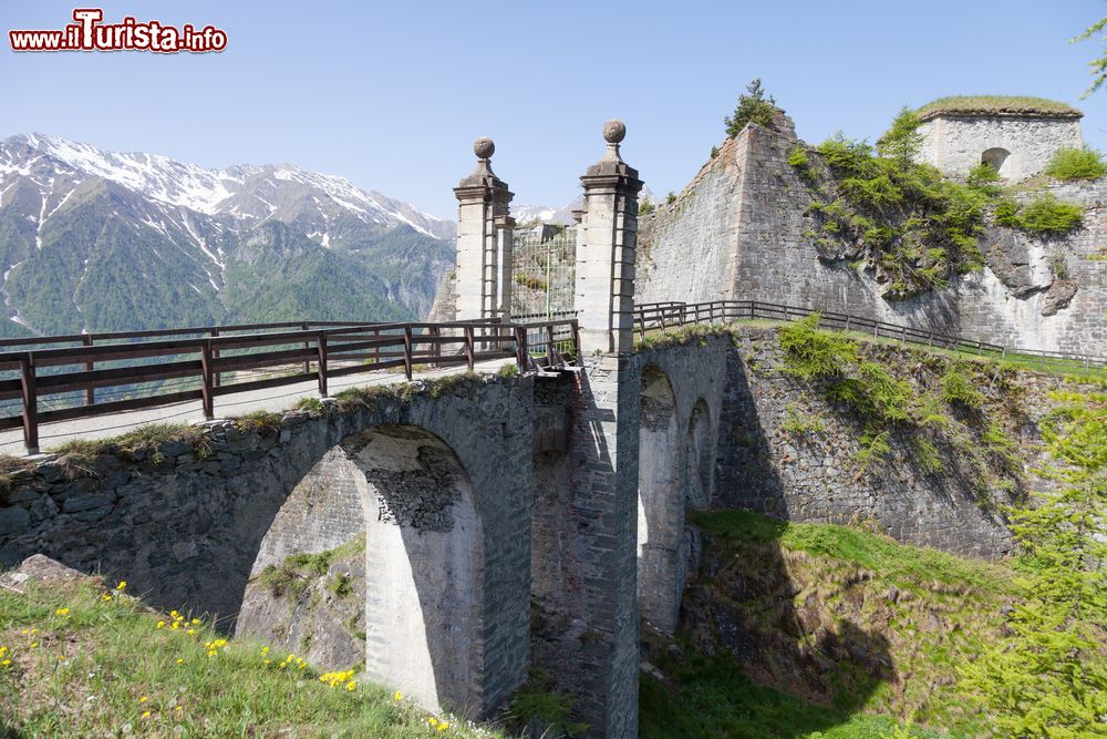 Immagine Passeggiata verso il Forte di Fenestrelle, la gigantesca fortezza abbandonata del Piemonte