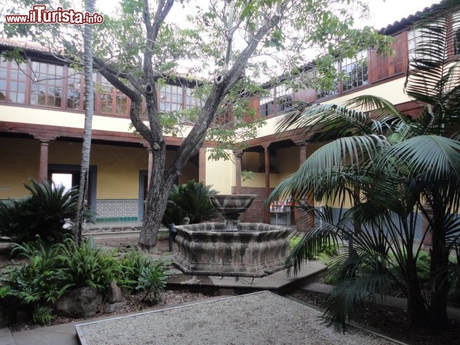 Immagine Patio coloniale della Casa de los Capitanes a La Laguna, l'antica capitale dell'isola di Tenerife (Canarie).