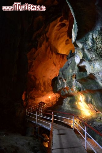 Immagine Stato del Perak, Malesia: le grotte di Gua Tempurung sono una delle principali attrazioni turistiche dello stato. Sono state aperte al pubblico nel 1997, dopo oltre vent'anni di studi scientifici.