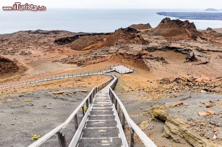 Immagine Isla Bartolomé è una piccola isola delle Galapagos: possiede infatti una superficie di appena 1,2 km quadrati, ma è una delle più visitate per i suoi spettacolari paesaggi vulcanici - © Anton_Ivanov / Shutterstock.com