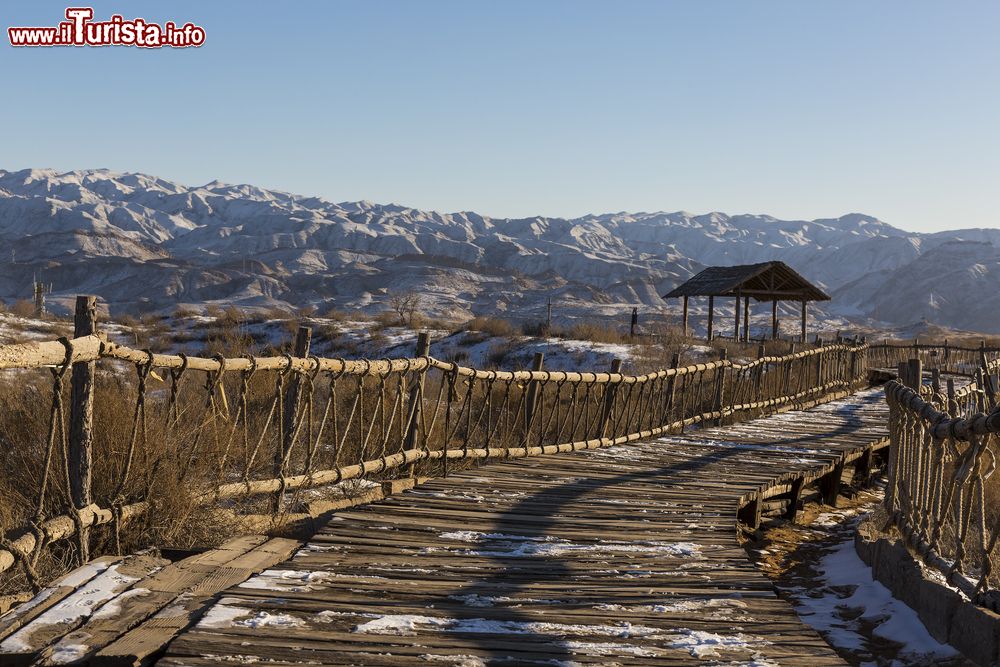 Immagine Percorso escursionistico al Shapotou National Park, Yinchuan, Cina. Questa riserva tutelata dal governo cinese si trova sulle sponde del Fiume Giallo.