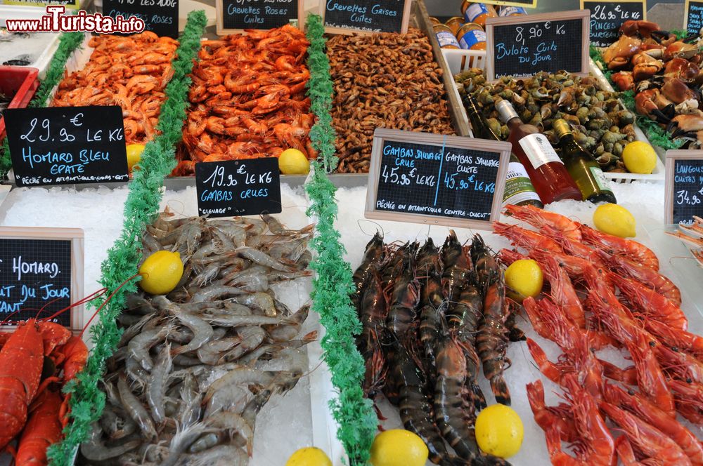 Immagine Pesce fresco al Marché aux Poisson (Mercato del Pesce) di Trouville-sur-Mer (Francia).