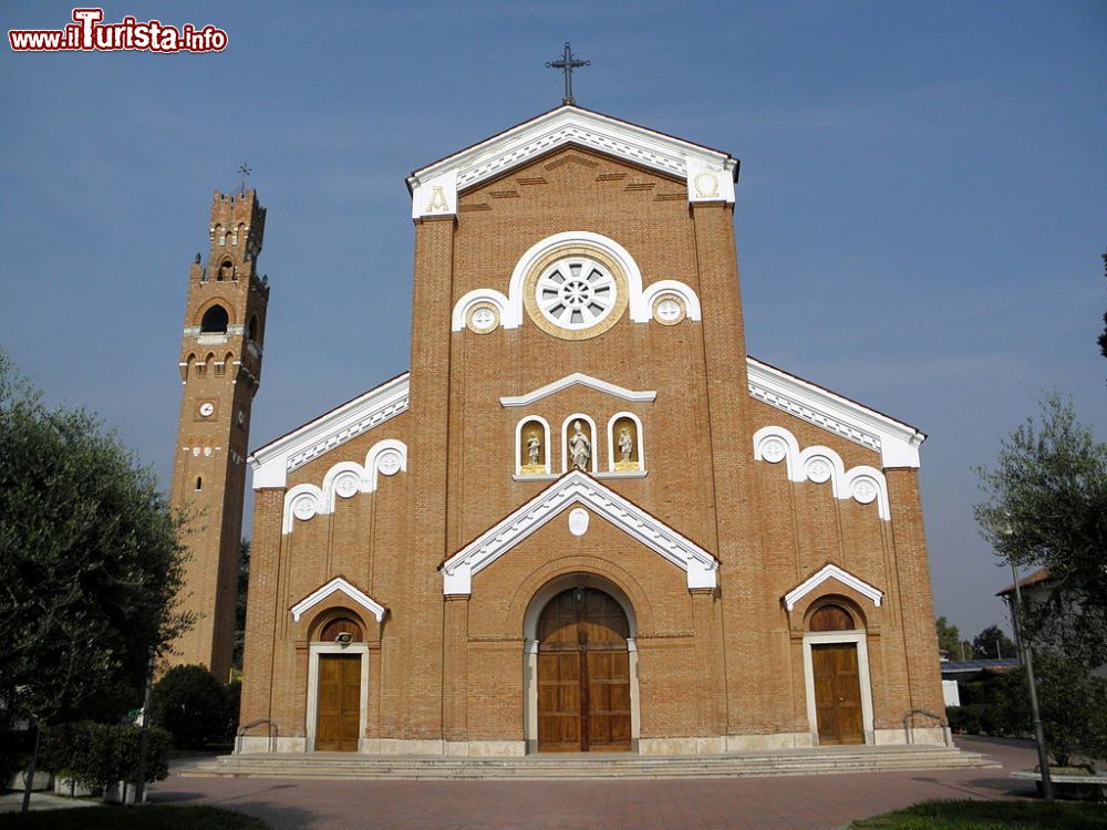 Immagine Peseggia di Scorzè; la Chiesa parrocchiale di San Nicolò Vescovo - © Threecharlie, CC BY-SA 3.0, Wikipedia