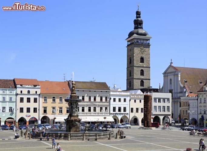 Immagine Ceske Budejovice: la Naměstí Přemysla Otakara II è la piazza principale della città, dove ogni anno, tra nvembre e dicembre, si tiene un immenso mercatino di Natale - foto © yykkaa / Shutterstock.com