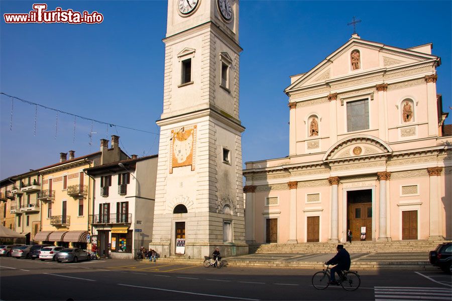 Immagine Piazza Dante in centro a Cameri in Piemonte - ©  Alessandro Vecchi - CC BY-SA 3.0, Wikipedia