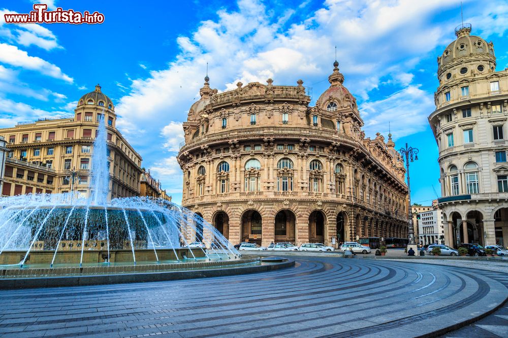 Immagine Piazza De Ferrari, la piazza principale di Genova, Liguria.