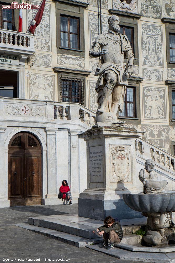 Immagine Piazza dei Cavalieri a Pisa, Toscana. La piazza, nel centro storico di Pisa, ospita Palazzo della Carovana e la statua di Cosimo I° de Medici - © robertonencini / Shutterstock.com