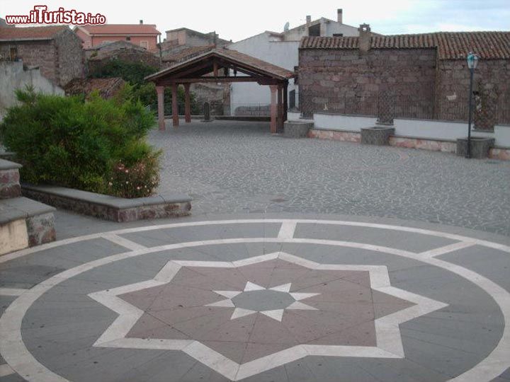 Immagine Una piazza del centro della citadina di Neoneli, nel centro della Sardegna, in provincia di Oristano- © wikimapia.org