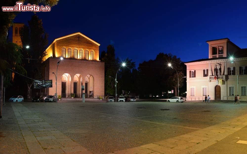 Immagine Piazza del Comune a San Lazzaro di Savena, siamo alla periferia sud-orientale di Bologna - © Zolli, CC BY-SA 4.0, Wikipedia