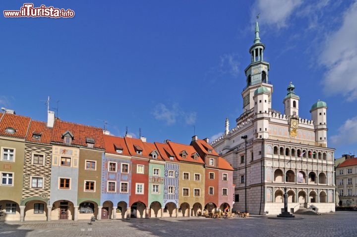 Immagine Piazza del Mercato Vecchio, cuore di Poznan, Polonia - E' da sempre uno dei simboli di questa città del centro ovest della Polonia. Osservando Stary Rynek con i suoi edifici e palazzi antichi sembra di essere immersi in una favola d'altri tempi