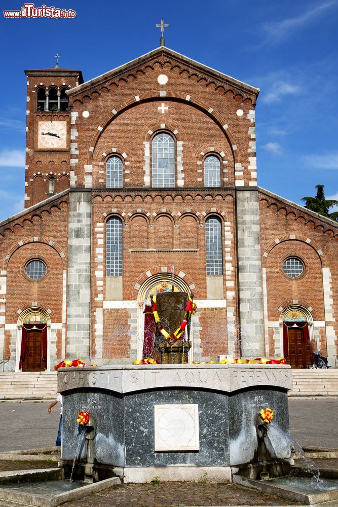 Immagine Piazza del redentore e omonima chiesa in Lombardia