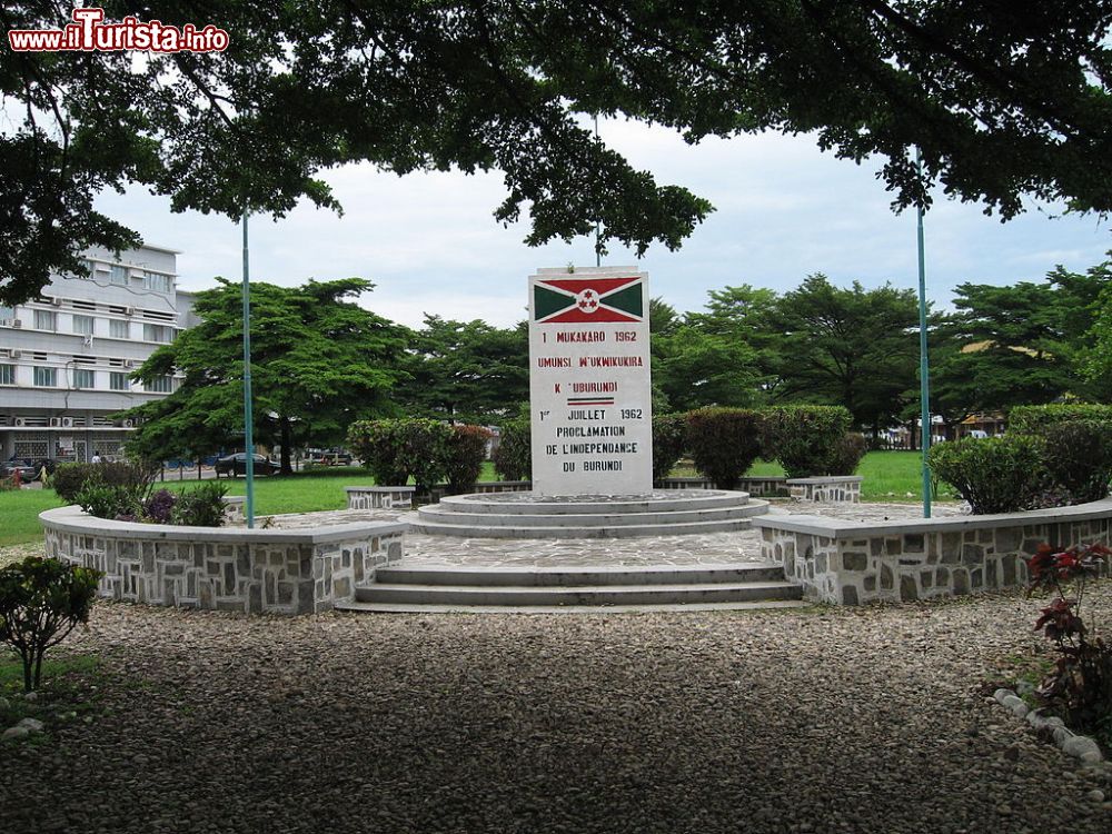Immagine Piazza dell'Indipendenza a Bujumbura, la capitale del Burundi - © Wikipedia