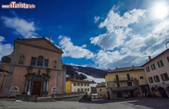 Immagine La piazza di Bormio, il cuore del centro storico della città - © Michela Garosi / The Travelover