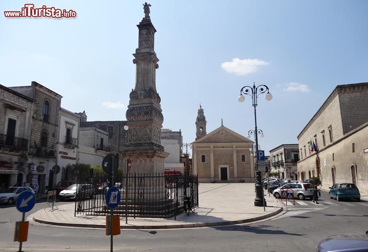 Immagine La piazza centrale a Sava, la località del Salento in Puglia - ©  Livioandronico2013 - CC BY-SA 3.0 - Wikimedia Commons.