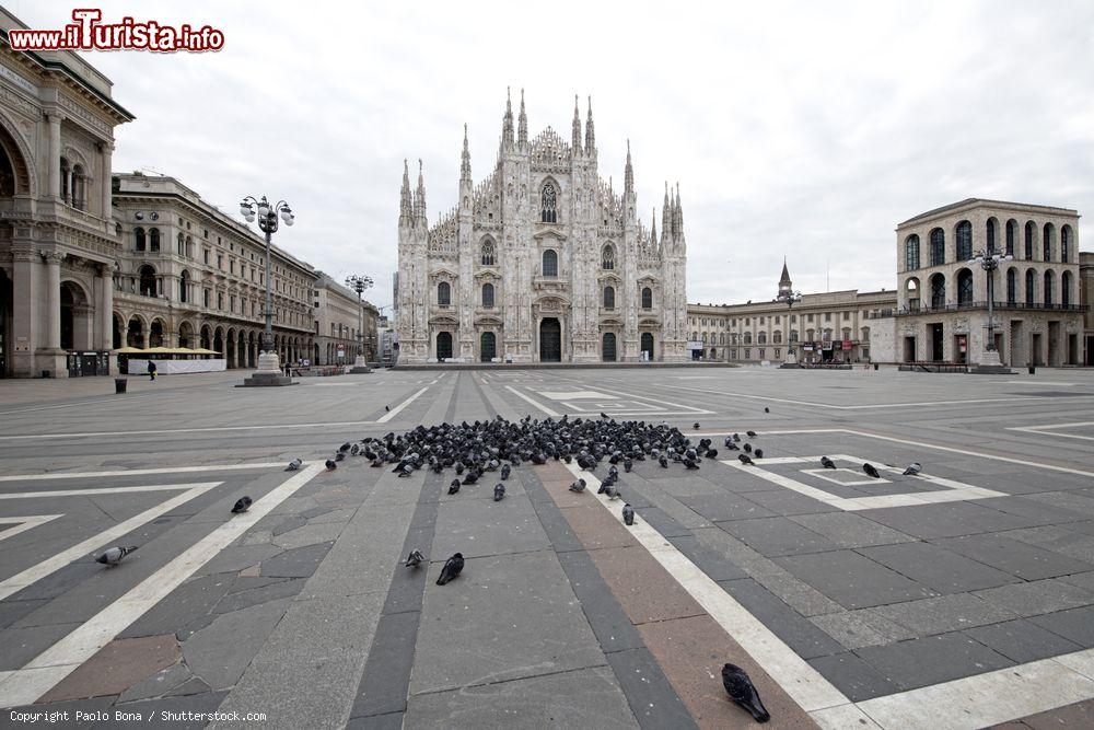Immagine Piazza Duomo deserta a Milano ai tempi del Coronavirus e quarantena da Covid-19 - © Paolo Bona / Shutterstock.com