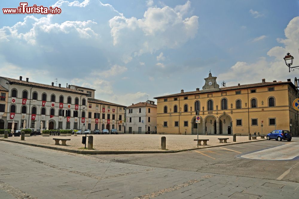 Immagine Piazza Fulceri nel cuore di Terra del Sole a Castrocaro Terme, provincia di Forlì