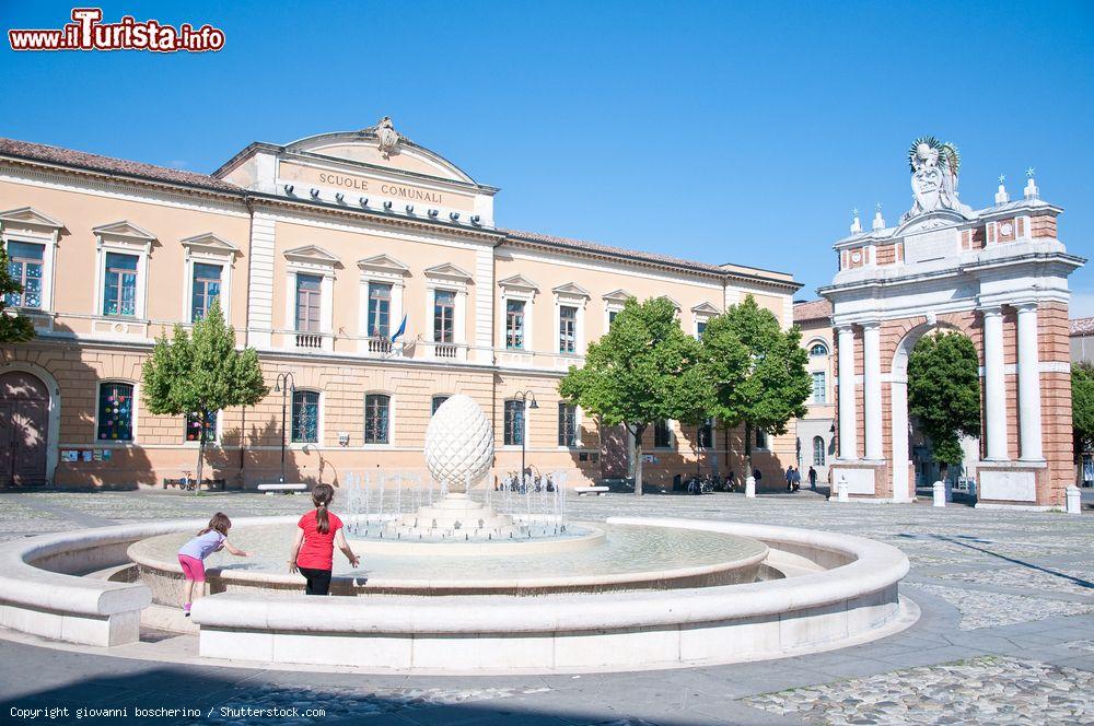 Immagine Piazza Ganganelli in centro a Santarcangelo di Romagna - © giovanni boscherino / Shutterstock.com
