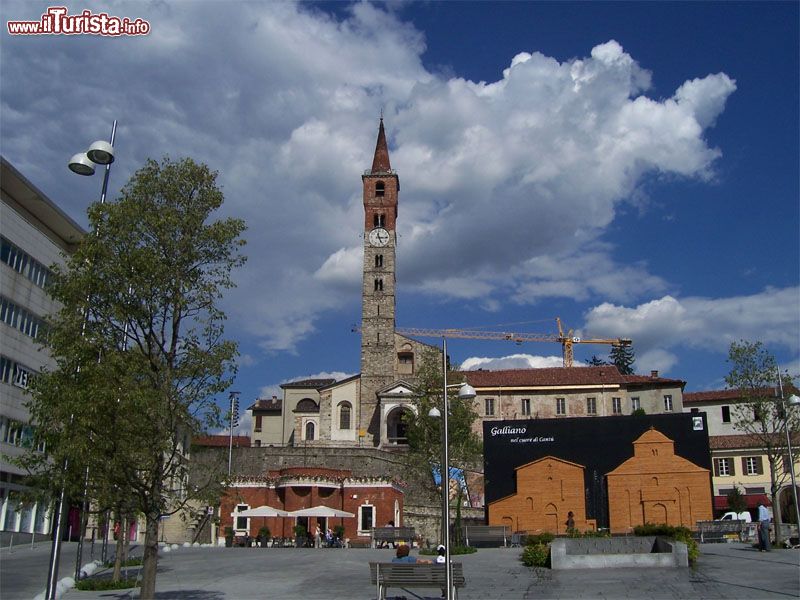Immagine Piazza garibaldi il centro della città di cantù in Lombardia
