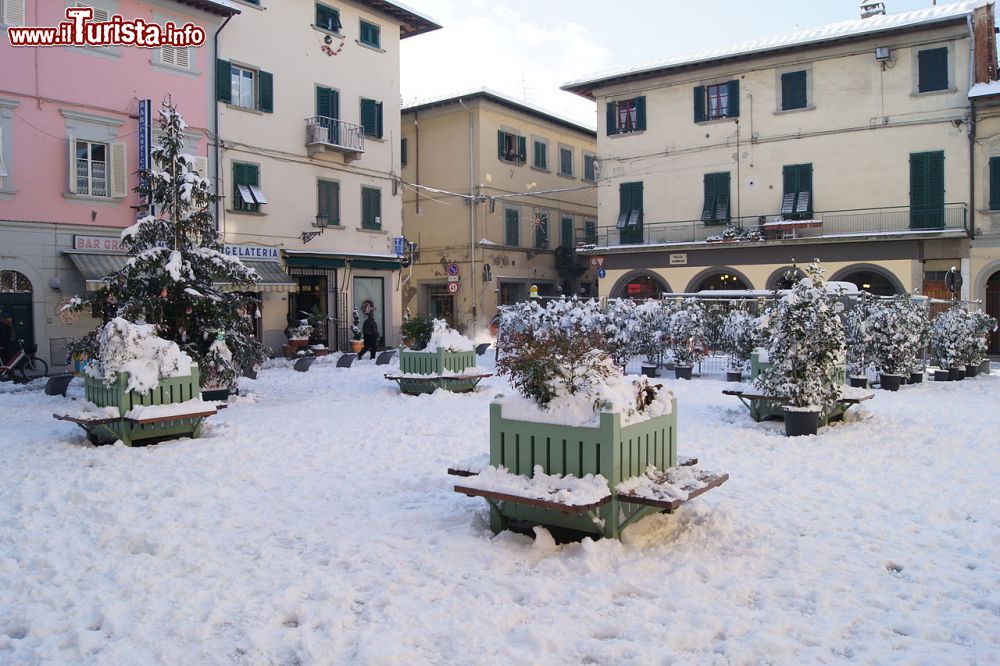 Immagine Piazza Garibaldi nel centro di Santa Croce sull'Arno dopo una nevicata - © Carlo Campinoti -  CC0, Wikipedia