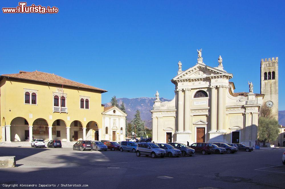 Immagine Piazza Giovanni Paolo I nel centro di Vittorio Veneto, sorta dall'unione di Ceneda con Serravalle, provincia di Treviso - © Alessandro Zappalorto / Shutterstock.com