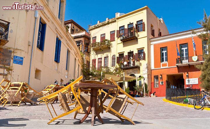 Immagine Piazza all'ingresso della fortezza Firkas a Chania in Grecia - © eFesenko / Shutterstock.com