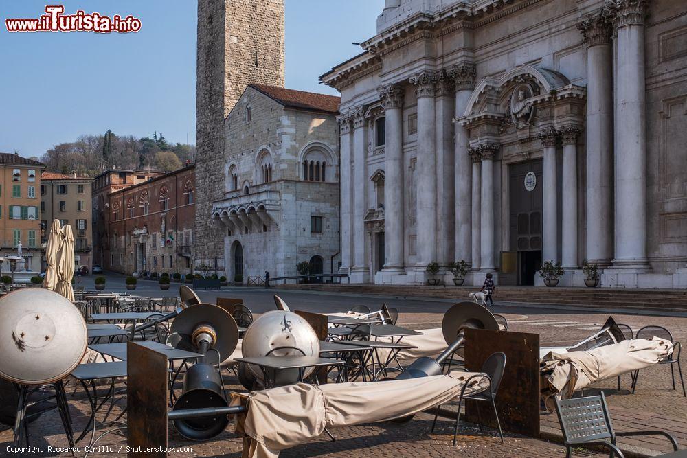 Immagine Piazza Paolo VI a Brescia durante la quarantena per la pandemia coronavirus, prmavera 2020, Lombardia. - © Riccardo Cirillo / Shutterstock.com