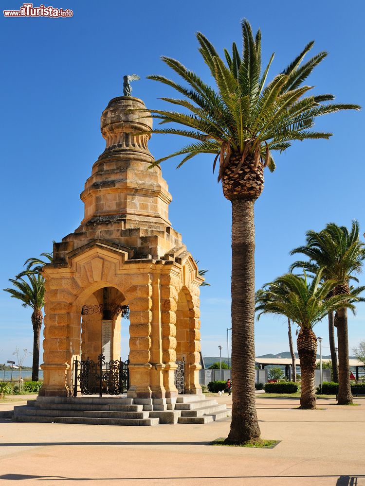 Immagine Piazza Pegli in centro a Carloforte in Sardegna