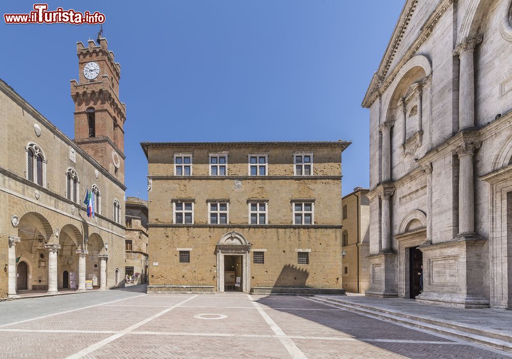 Immagine Piazza Pio II nel centro del borgo di Pienza in Toscana
