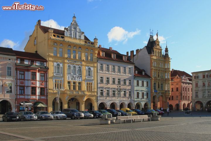 Immagine Edifici storici sulla piazza Přemysl Otakar II, nel centro di Ceske Budejovice, in Repubblica Ceca - foto © photobeginner / Shutterstock.com