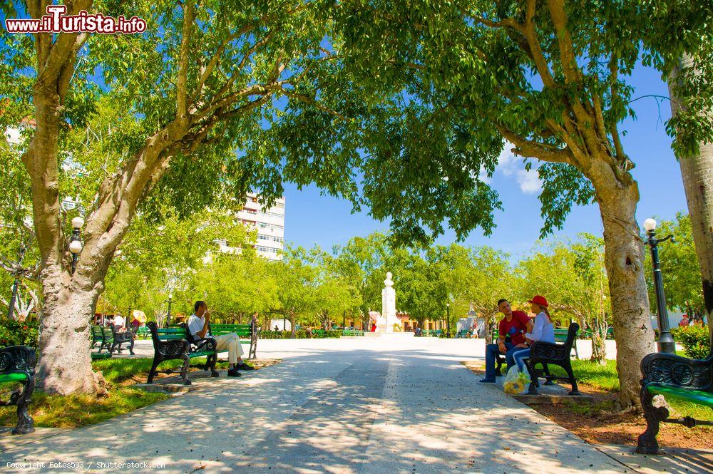 Immagine La piazza principale di Ciego de Avila è Parque Martì. Al centro sorge il busto dell'eroe dell'Indipendenza cubana © Fotos593 / Shutterstock.com