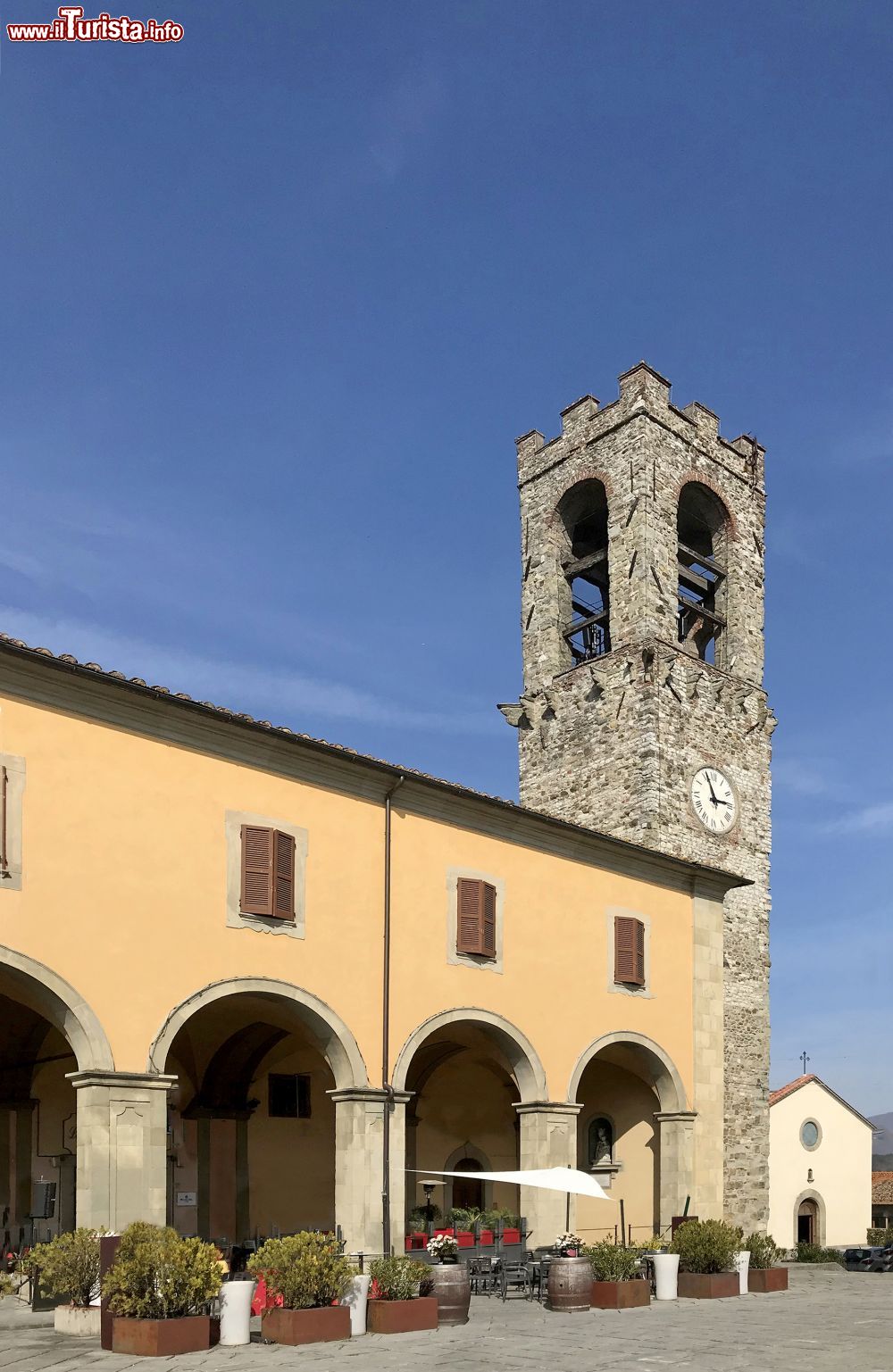 Immagine Piazza Tarlati in centro a Bibbiena, Toscana