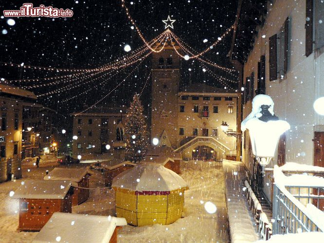 Immagine Piazza Tiziano durante i Mercatini di Natale a Pieve di Cadore in Veneto