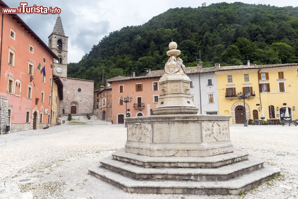 Immagine Piazza VII Aprile nel centro di Leonessa nel Lazio