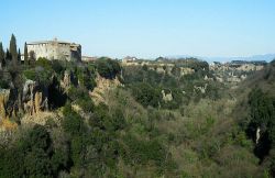 La Valle Suppentonia e il borgo di Nepi nel Lazio - © Fabionepi - CC BY-SA 3.0, Wikipedia