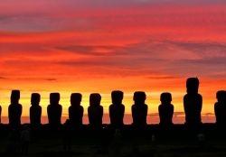 Il magico sito di tongariki, con le statue dei Moai all'alba - © DONNAVVENTURA® 2012 - Tutti i diritti riservati - All rights reserved