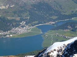 Silvaplana, Surlej, il ponte sul lago e si scorve il castello dal Piz Corvartsch