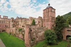 Torre dell'orologio e rovine del Castello di Heidelberg - ©German National Tourist Board