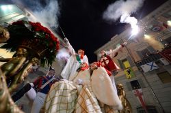 Violetta, la mugnaia del carnevale di Ivrea, Piemonte. E' lei la bella eroina che libera il popolo dal tiranno. Il suo nome non deve essere svelato anche se per molti è un segreto ...